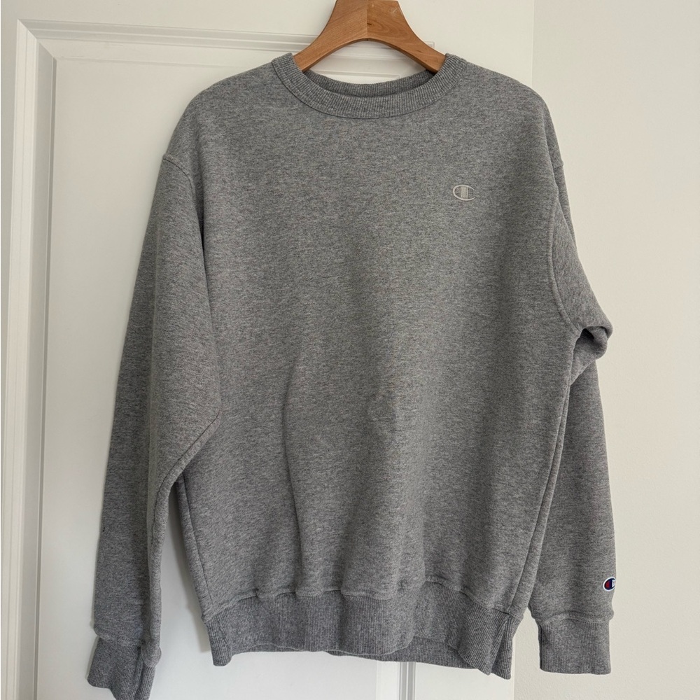 Champion women’s gray basic crewneck sweatshirt sweater size medium